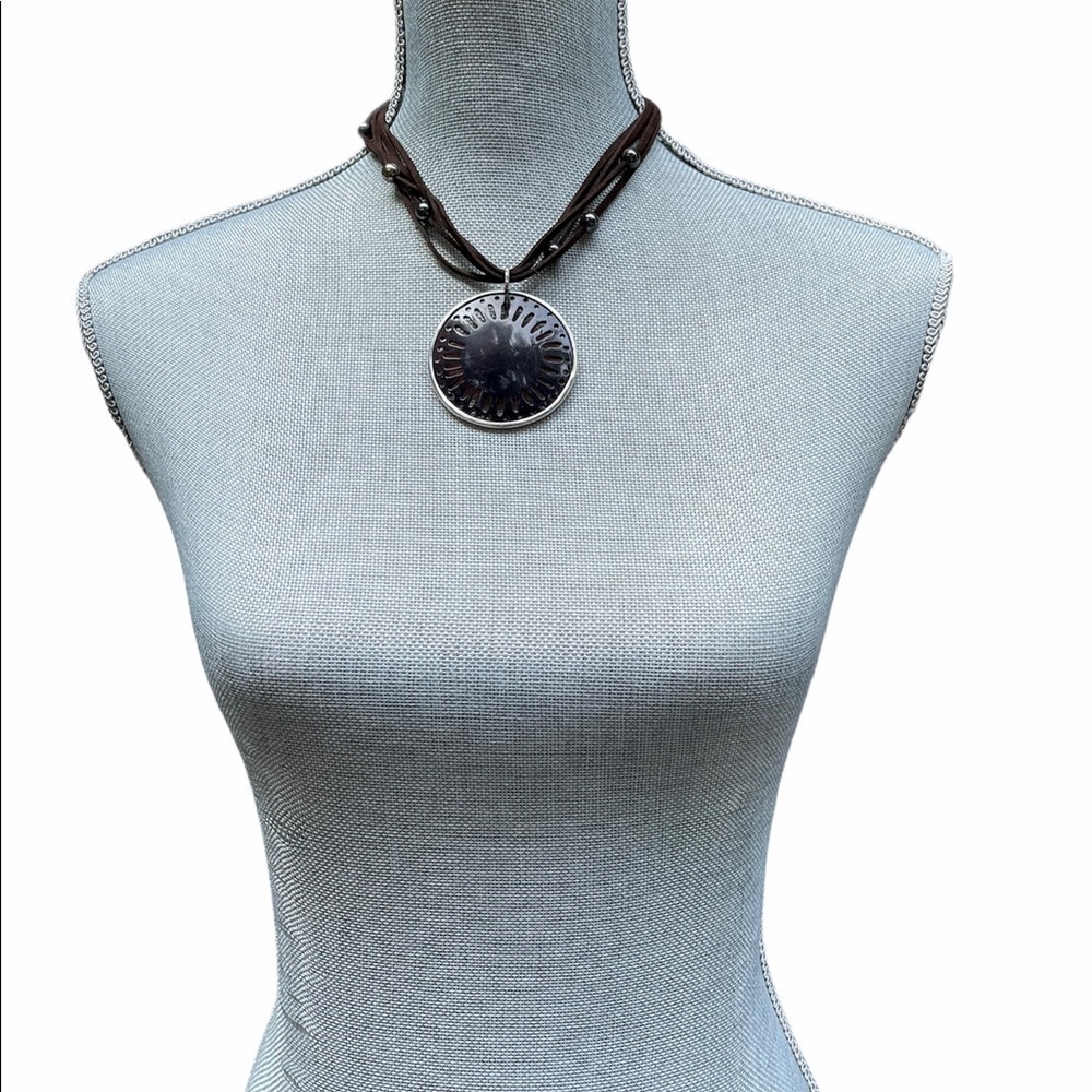 Silpada STERLING CARVED LIP SHELL NECKLACE N1446 - Picture 3 of 9